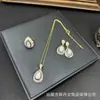 Nuevo Conjunto de Tres Piezas con Incrustaciones de Concha Natural y Diamantes Checos, Estilo Lujo Ligero Personalizado, Fabricante de Joyería de Gama Alta, Suministro al por Mayor