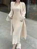 Traje Suave Estilo Francés para Mujer 2025 Otoño e Invierno Nuevo Conjunto de Dos Piezas: Cárdigan de Punto Largo y Falda de Tirantes hasta la Rodilla