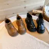 Botines estilo Martin para niños, nueva colección otoño 2026, modelo único, color liso, zapatos pequeños de cuero estilo británico para bebés niñas, botines de una sola pieza de moda para niñas
