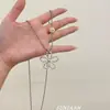Colar de Metal Vazado Florido Estilo Coreano Ins para Mulheres, Corrente para Suéter de Luxo Leve de Alta Qualidade, Acessório de Pescoço Versátil Personalizado
