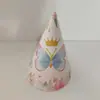 Nuevo sombrero de fiesta Kapibala mariposa serie de dibujos animados para niños suministros de cumpleaños sombrero de papel sombrero puntiagudo 16cm