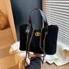 Bolso de Cadena de Gamuza para Mujer Gran Capacidad Nuevo Bolso de Hombro de Gama Alta Bolso Acolchado de Moda y Versátil Bolso Tote de Otoño e Invierno