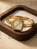 Nuevo reloj cuadrado pequeño de lujo ligero transfronterizo para mujer, reloj de cuarzo estilo pulsera, simple y elegante, adecuado para ir al trabajo, venta al por mayor