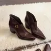 2026 Novas Botas de Cano Curto Apontadas Estilo Retrô para Mulheres com Fivela de Cinto Salto Grosso para Pessoas Baixas e Botas de Cano Curto para Tornozelo Nu Botas Martin Versáteis Emagrecedoras