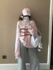 Moletom Fino Colorido com Estampa de Letras Criativa para Mulheres 2025 Novo Estilo Gola Assimétrica Ombro a Ombro Sexy Top de Luxo Leve