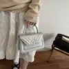 2026 Nuevo Bolso Cruzado de Hombro Único Cuadrado Pequeño Casual con Personalidad Retro Simple de Moda para Mujer