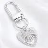 Lujo Ligero Chapado en Oro Full Diamante Charm Hebilla en Forma de D Colgante Hueco en Forma de Corazón Accesorios para Bolsos Llaves Fábrica Stock Mayorista