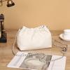 Capa Superior Piel de Vaca Nicho Combinable Bolso de Mujer Bandolera de un Solo Hombro Bolso Simple Hebilla Magnética Bolso Dumpling Cadena Bola Dorada Estilo Fragante