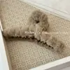 Clip de Cruz de Peluche Simple para Otoño e Invierno Estilo Coreano Elegante de Alta Gama Pinza de Tiburón Pinza para el Cabello de la Parte Posterior de la Cabeza Pinza de Cabello Elegante