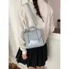 Mochila para Mujer con Relieve de Nicho Súper Popular 2026 Nueva Mochila Versátil Otoño Tendencia Venta Caliente Exquisita Bolsa Escolar Pequeña