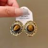 Pendientes de ojo de tigre con aguja de plata de Maillard, pendientes retro de alta gama de estilo Hong Kong, pendientes de temperamento Joker de nicho, venta al por mayor