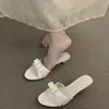 Primer Encuentro Ji Xigen Chanclas de Dedo para el Dedo del Pie Zapatos de Mujer Ropa para Exteriores Temporada de Verano 2026 Combinación para Vacaciones Faldas Sandalias de Tacón Alto Chanclas