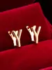 Pendientes de botón casuales de moda populares, creativos, con diseño de letra, simples, versátiles para el día a día, de alta calidad, lujo ligero