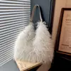 2026 Nova Bolsa de Pelúcia Feminina Grande Capacidade Bolsa Tote com Franjas Bolsa de Pelo de Nicho de Luxo Bolsa de Ombro Casual