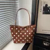 2026 Nova Bolsa Tote Elegante de Bolinhas Grande Capacidade Exquisita Versátil para o Dia a Dia de Mão ou Ombro Fashionável Tendência