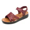 Sandálias de Couro Genuíno com Solado Macio para Mães Verão Antiderrapantes Confortáveis Sapatos de Praia para Meia-idade e Idosos Estampadas Planas Sapatos Femininos 620737