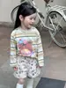 Ropa Infantil Estilo Coreano Nueva Otoño 2006: Camiseta de Manga Larga Rayada de Dibujos Animados para Niñas, Pantalones de Lentejuelas con Plumas