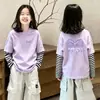 Camiseta infantil listrada de manga longa 2026 novo modelo de algodão puro top moderno e estiloso super fofa roupa de menina