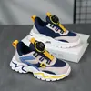 Sapatos Infantis 2026 Outono Novo Estilo para Crianças de Meia-Idade e Mais Velhas Meninos Fivela Giratória Malha Superfície de Couro Tênis de Corrida Sapatos Esportivos Infantis