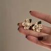 Aretes de Gardenia de Aguja de Plata 925 para Mujer, Franceses Super Inmortales de Alta Gama, Aretes de Flores Tridimensionales, Aretes Trendy de Celebridad de Internet con Atmósfera