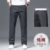 Calça casual de algodão puro na cor cáqui para homens, estilo primavera/outono, perna reta, corte solto, com um pouco de elasticidade, novo modelo 2026, calça comprida para homens de meia-idade