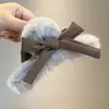 Grampo de Cabelo de Pelúcia com Laço de Tecido Elegante Acessório para Cabelo para Mulheres, Presilha de Garra Versátil da Moda para o Topo da Cabeça Coque Presilha de Tubarão Ornamento de Cabelo