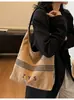 Bolsa de Lona Transfronteiriça para Mulheres, Grande Capacidade, Nova Tendência Outono e Inverno 2026, Bolsa de Ombro Casual Versátil, Bolsa Saco Tendência para o Dia a Dia