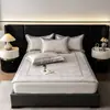 Juego de Tres Piezas de Esterilla de Seda de Hielo Fresca de Verano Estampado Digital de Alta Gama Lavable a Máquina Funda de Cama Esterilla para Aire Acondicionado Gris