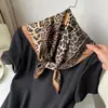 Bufanda de seda con estampado de leopardo de moda transfronteriza, sentido de alta calidad, bufanda cuadrada de 70, bufanda para el cuello, bufanda profesional, pañuelo para la cabeza, venta al por mayor, verano