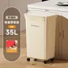 Lixeira de tamanho grande para uso doméstico, adequada para banheiros e cozinhas, projetada para evitar que você se curve, com um design selado e à prova de odores, e uma tampa de botão de pressão