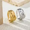 Anillo de textura natural al por mayor de fábrica Anillo de acero de titanio con viento ins de metal europeo y americano no se decolora regalo para mujer pila