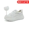 Tenis Casuales Blancos de Piel de Vaca de Primera Capa para Mujer, Estilo Retro Nuevo Primavera 2026, de Moda Versátiles con Suela Gruesa que Aumentan la Altura
