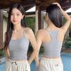 Camiseta Regata de Algodão Racerback Versátil e na Moda para Mulheres com Bojos, Adequada para Usar em Camadas ou Sozinha, Top Base de Corte Justo