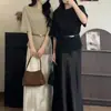 Traje de punto con manga murciélago y ajuste en la cintura + Falda de satén para mujer, Estilo de verano 2026, Moda de alta gama para verano