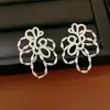 Brincos de Prata Banhados a Ouro 18K com Agulha de Prata, Zircônia, Flor Vazada, Estilo Minimalista Personalidade, Brincos de Luxo Leve de Alta Qualidade