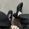 2026 Início da Primavera Super Quente Preto Britânico Versátil Plissado Retrô Desgastado Para o Trabalho Mocassins Casuais Salto Bloco Sapatos Únicos