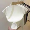Top de color liso ajustado de alta gama, nuevo modelo 2026, de punto de manga corta con cuello semi-alto, prenda exterior elegante y sencilla de manga corta