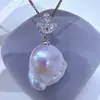 Pingente de Trevo de Pérola Barroca Vintage com Acabamento Escovado Feito à Mão, Corrente de Lanterna Estilo Vintage de Outono, Design de Nicho
