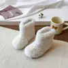 Botas de neve casuais quentes com forro de fleece para meninas, novo estilo de inverno 2025, botas de algodão fofas, botas de neve infantis modernas e versáteis