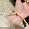 Pulsera Exquisita de Hueso de Serpiente Retro Europea y Americana para Mujer, Anillo de Diseñador Rojo Sangre de Paloma, Ajustable, Lujo Ligero Vintage con un Toque de Alta Gama
