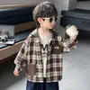 Casaco de Outono para Meninos Estilo Coreano Jaqueta com Capuz Xadrez Moderna Primavera e Outono 2026 Novo Estilo para Crianças Pequenas e Médias Camisa