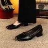 Zapatos planos para mujer de punta cuadrada, con bloques de color y tacón grueso, con abertura poco profunda, diseño de meter, textura repujada, acabado brillante, estilo retro, adecuados para ir al trabajo, y tacón bajo