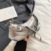Bolsa de Ombro Baguete de Design de Nicho para Mulheres 2025 Nova Tendência Versátil Elegante Bolsa de Mão Bolsa de Ombro de Alto Valor