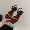 Primer encuentro con el estilo retro francés - sandalias de mujer para combinar con vestidos, nueva colección 2026, con diseño de una sola tira, tacones gruesos y un look sofisticado de punta abierta