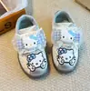 Zapatos Casuales de Lona para Niñas 2026 Hello Kitty Velcro Suela Suave Antideslizante Transpirables Cómodos Lindos Dibujos Animados Bonitos Versátiles