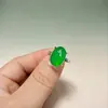 Anel de calcedônia verde natural com cabochão grande e pedras verde-imperiais, semelhantes ao vidro, comparáveis à jadeíta, anel feminino