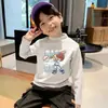 Capa base térmica de forro polar para niños 2026 Otoño/Invierno Nuevo estilo Camiseta versátil de manga larga para niños Camiseta interior de cuello semi-alto para niños