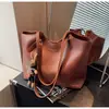 Bolsa minimalista de grande capacidade transfronteiriça, nova bolsa tote estilosa e casual para mulheres, adequada para o dia a dia, com design retrô e versátil para carregar no ombro ou sob o braço