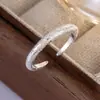 Anel Brilhante para Mulheres com Design Fosco, Estilo Minimalista de Alto Padrão, Anel Aberto Versátil e Ajustável para o Dedo Indicador