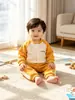 Conjunto de Roupas Novo para Bebê de Primavera Outono Macacão com Capuz para Bebê Saída Meninos e Meninas Conjunto de Duas Peças Infantis Roupas de Outono